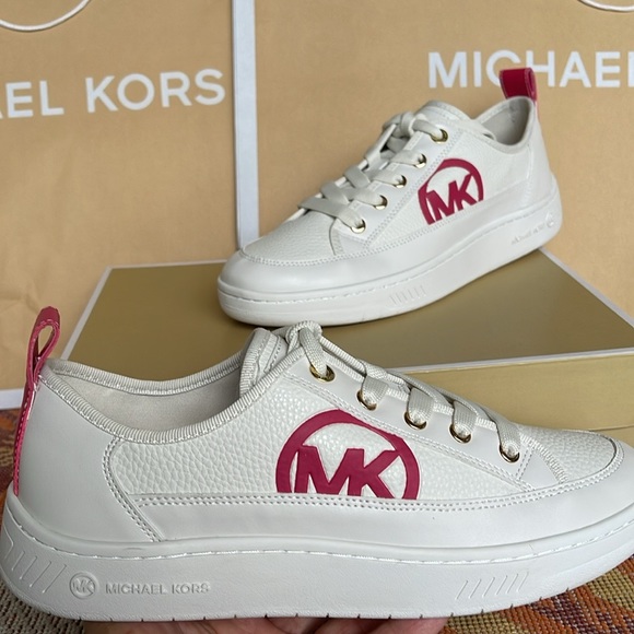 MICHAEL KORS SHEA LACE UP FAUX LEATHER
49R4SHFS1L
ELECTRIC PINK
Fashion Sneakers - Picture 8 of 16